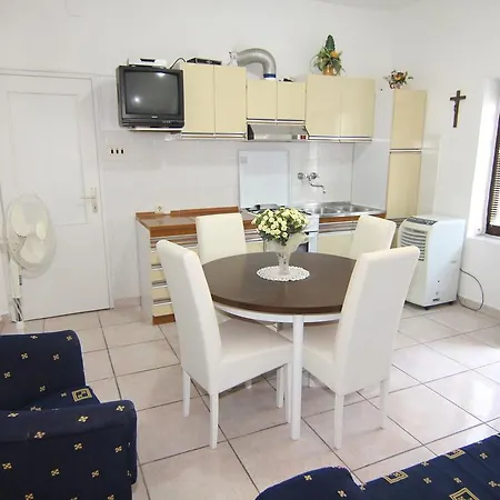Apartment Dino Pag Town