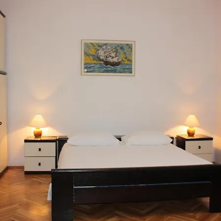Apartment Dino Pag Town